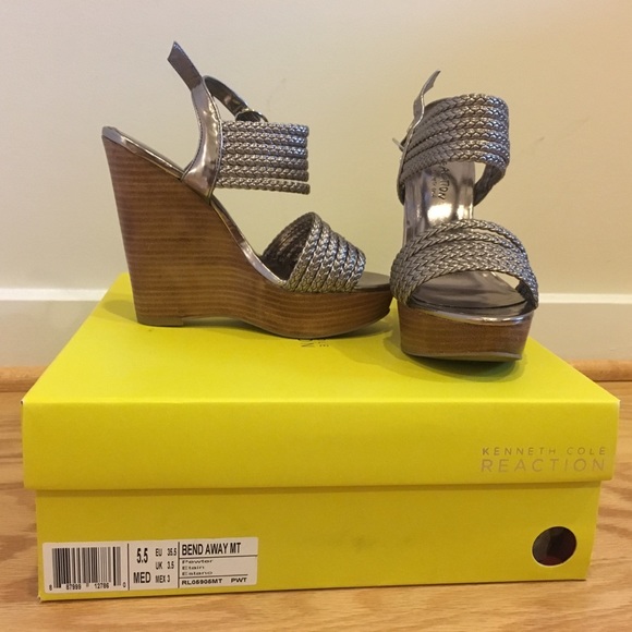 Kenneth Cole Reaction “Bend Away” wedge sandal - Picture 2 of 5